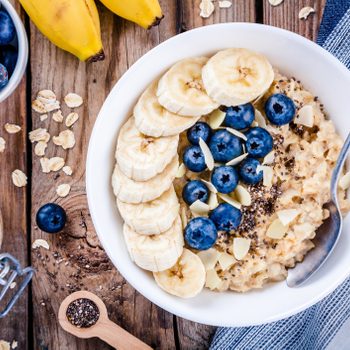 oatmeal with blueberries and banana