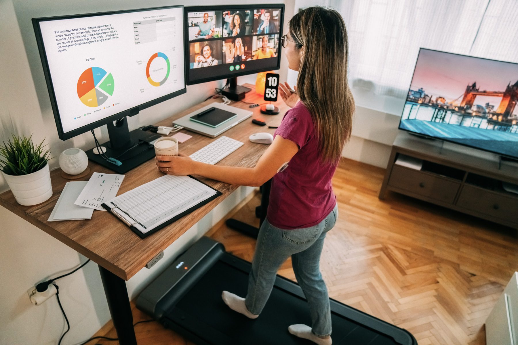 I Used a Standing Desk For a Month—Here’s What Happenedm